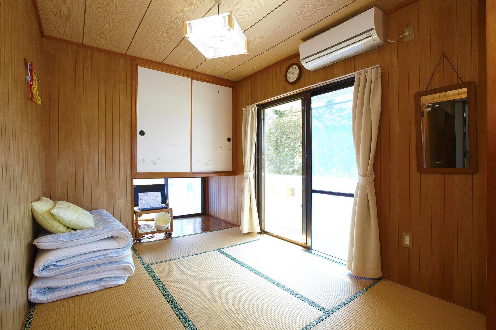 Minshuku Yadokari Hotel Zamami Exterior photo